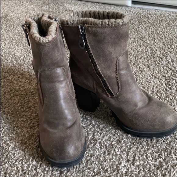 Heeled booties - Picture 7 of 9